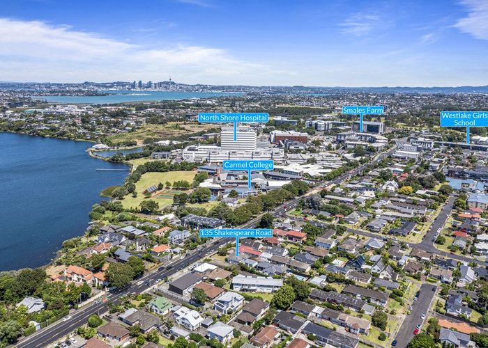  at 1/135 Shakespeare Road, Milford, Auckland