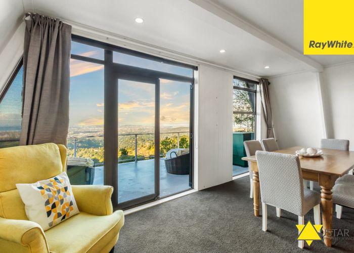 at 3 Brabant Road, Waiatarua, Waitakere City, Auckland