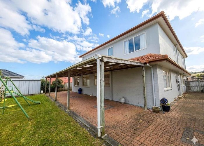  at 18 Eaglemont Drive, East Tamaki Heights, Manukau City, Auckland
