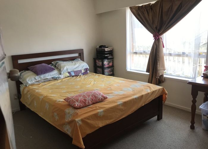  at 2/178 Chivalry Road, Glenfield, Auckland