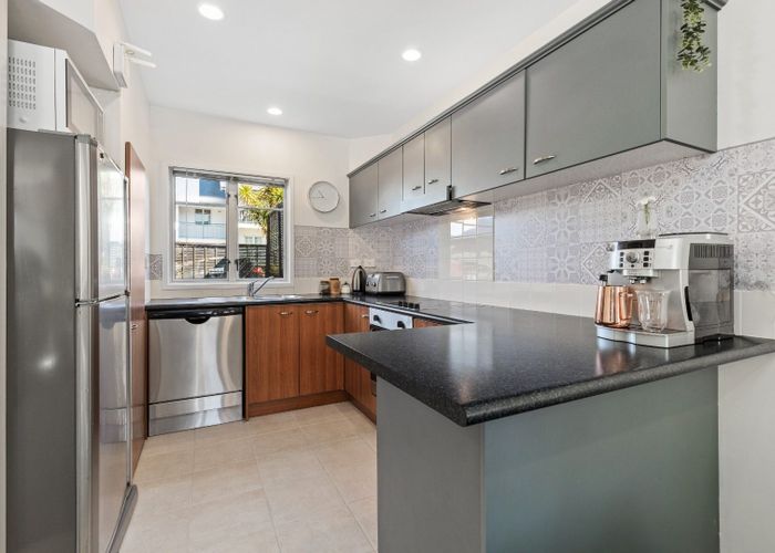  at 69 Winery Way, Henderson, Waitakere City, Auckland