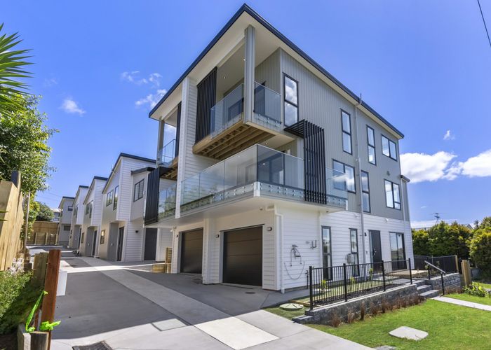  at LOT 2/4 Bruce Road, Glenfield, North Shore City, Auckland
