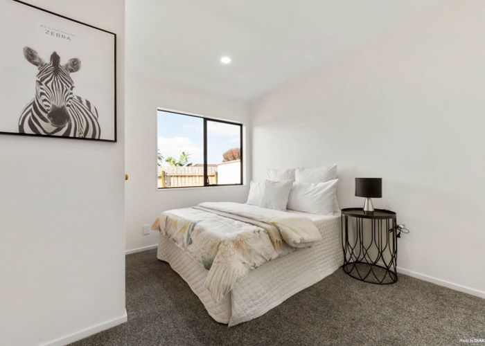  at 2/14 Sturges Road, Henderson, Auckland