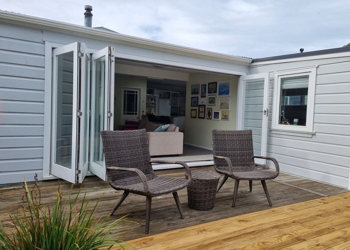  at 18 Eden Street, Island Bay, Wellington