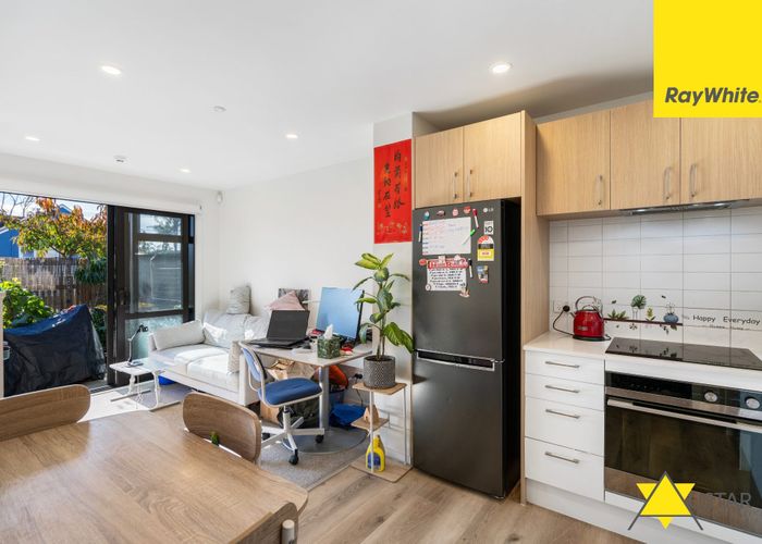  at 3/2 Stokes Avenue, Te Atatu Peninsula, Waitakere City, Auckland