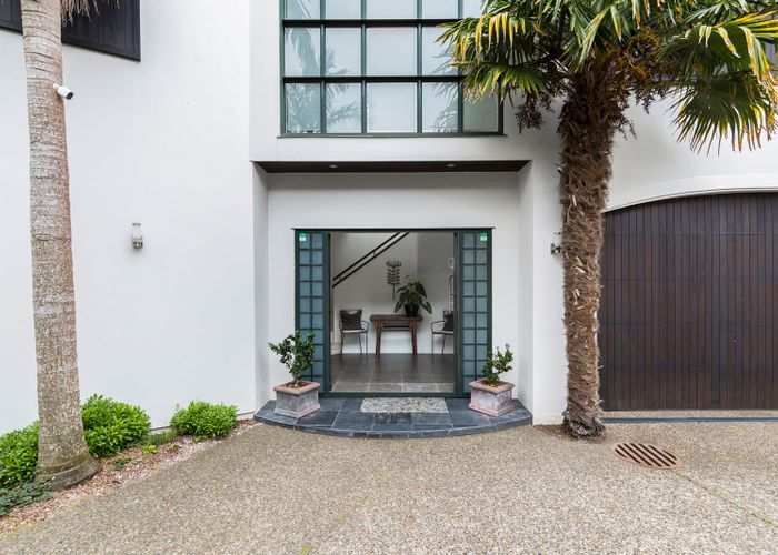  at 2/8 Tui Glen Road, Birkenhead, Auckland