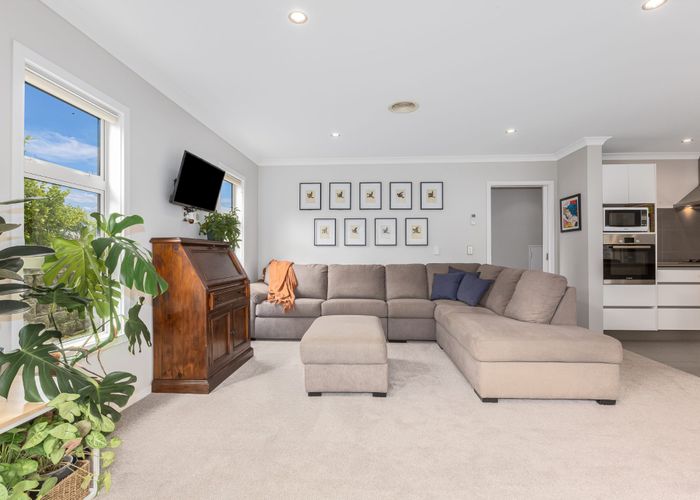  at 15 Sumner Terrace, Aotea, Porirua, Wellington