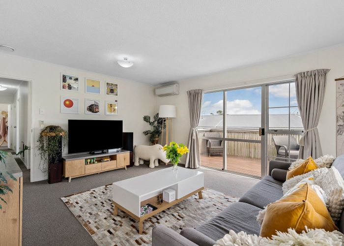  at 10 Pimlico Place, Newlands, Wellington