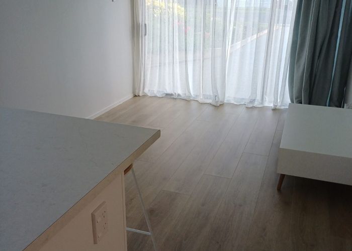  at 2/41 Charles Dickens Drive, Mellons Bay, Manukau City, Auckland