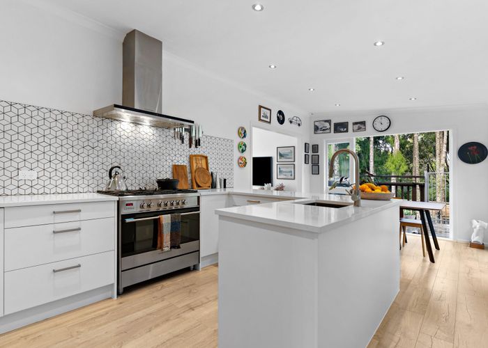  at 7 Rauhuia Crescent, Parau, Waitakere City, Auckland