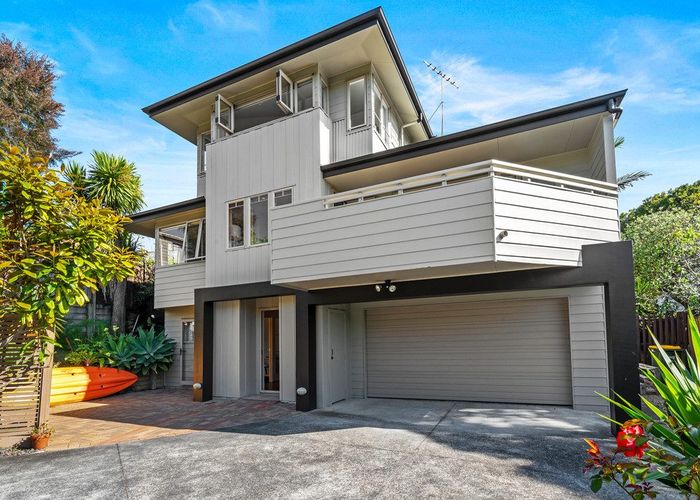  at 2C Braemar Road, Rothesay Bay, Auckland