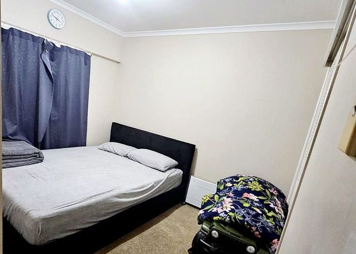  at 940B East Coast Road, Northcross, North Shore City, Auckland