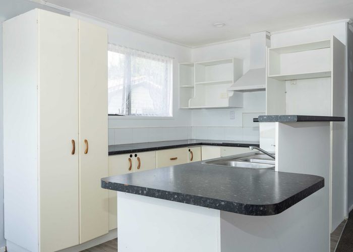  at 28 Beauchamp Drive, Massey, Auckland
