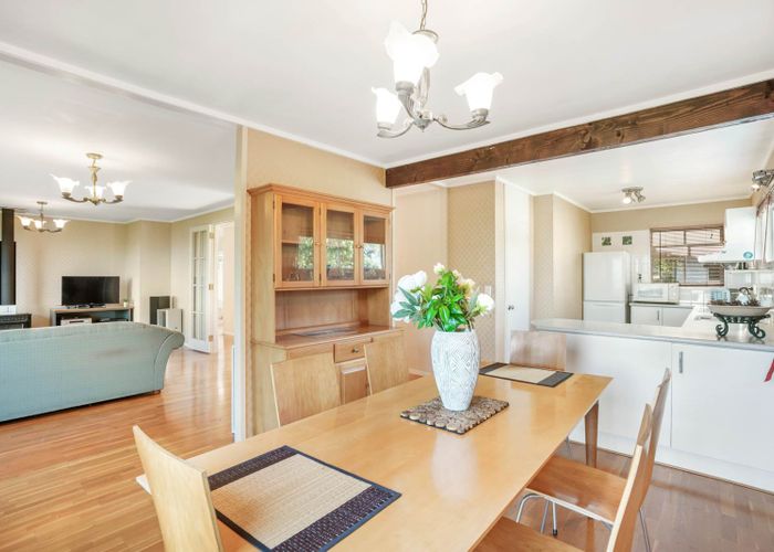  at 37 Hadfield Street, Beach Haven, Auckland