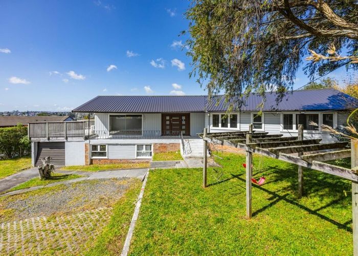  at 64 Astley Avenue, New Lynn, Auckland