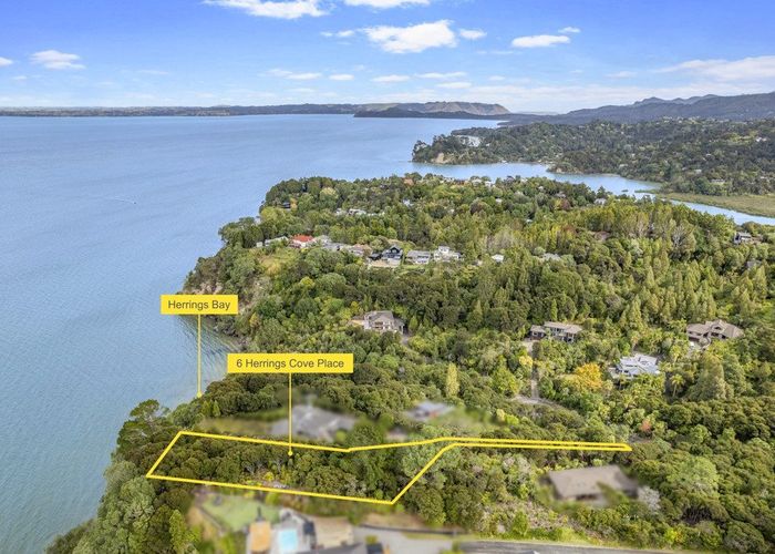  at 6 Herrings Cove Place, Titirangi, Waitakere City, Auckland