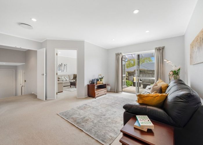  at 6 Bob Charles Drive, Golflands, Auckland