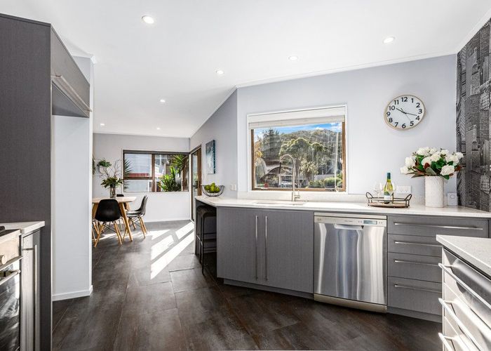  at 6 Shackle Lane, Whitby, Porirua, Wellington