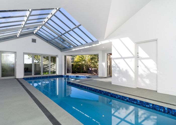  at 92 McCormacks Bay Road, Redcliffs, Christchurch City, Canterbury