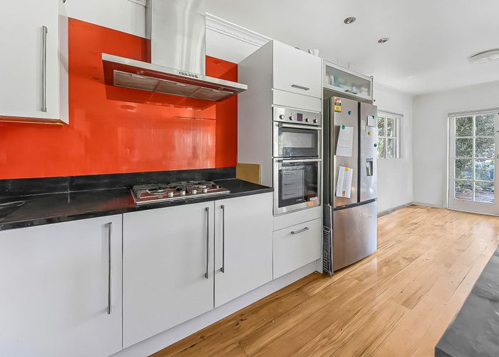  at 2 King Richard Place, Browns Bay, North Shore City, Auckland
