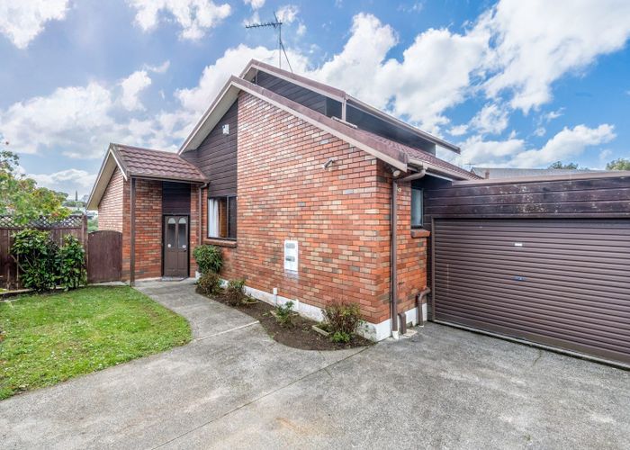  at 2/10 Dayspring Way, Pakuranga, Manukau City, Auckland