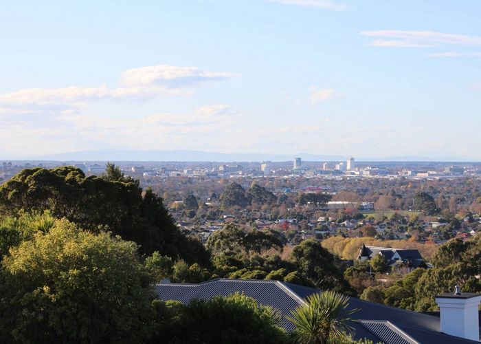 Free property data for 31 Woodside Common, Westmorland, Christchurch