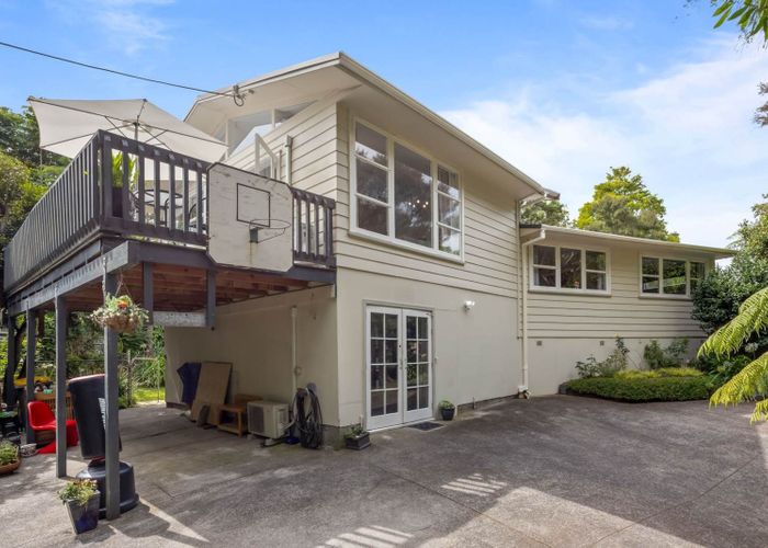  at 8 Avonleigh Road, Green Bay, Waitakere City, Auckland
