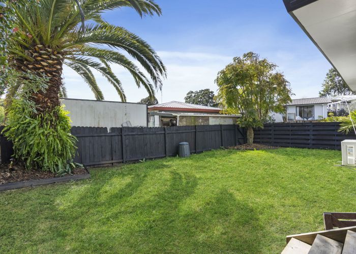  at 1/76 Parrs Cross Road, Henderson, Auckland