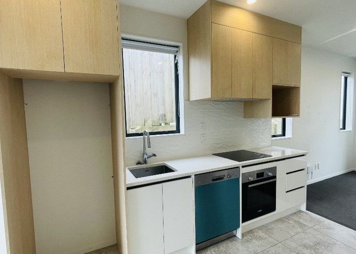  at 5/1 Sylvan Crescent, Te Atatu South, Waitakere City, Auckland