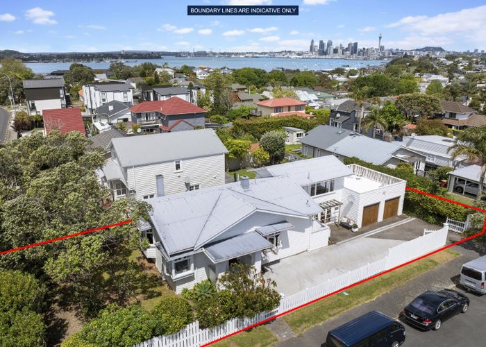  at 9 Bruce Street, Northcote Point, Auckland