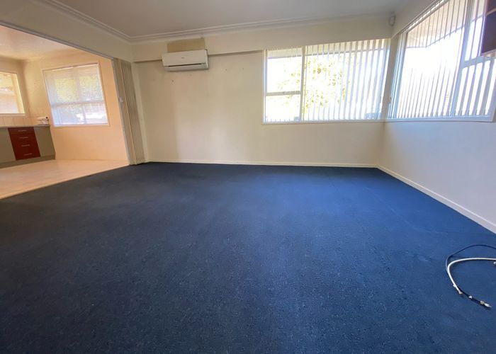  at 1/28 Royal View Road, Te Atatu South, Waitakere City, Auckland