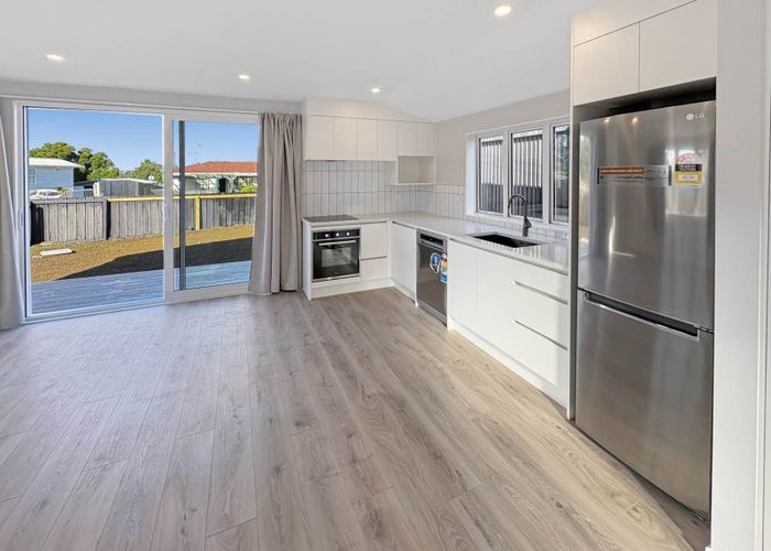  at 2/12 Kealy Road, Mount Wellington, Auckland City, Auckland