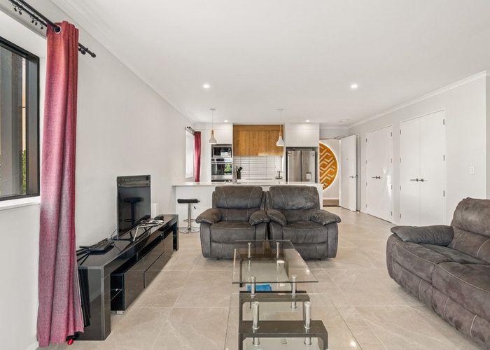  at 1/33 Nugget Avenue, Hobsonville, Waitakere City, Auckland