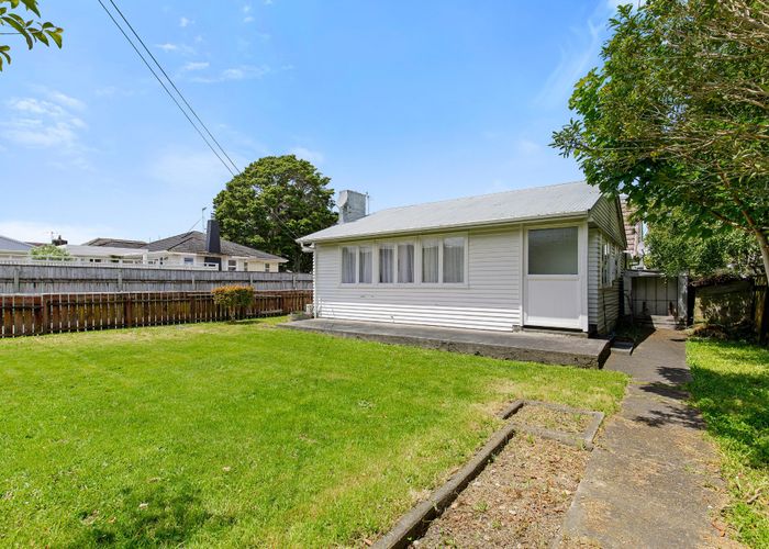  at 1 & 2/25 Marion Street, Silverstream, Upper Hutt, Wellington