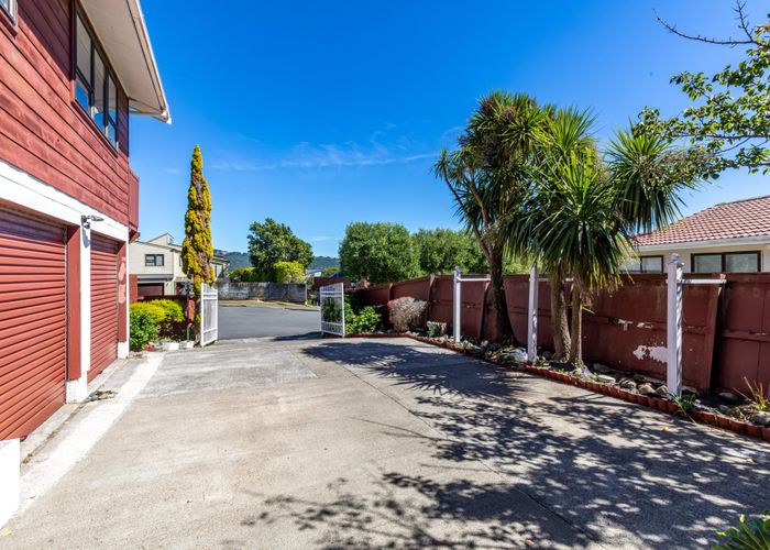  at 49 Kinloch Place, Papakowhai, Porirua