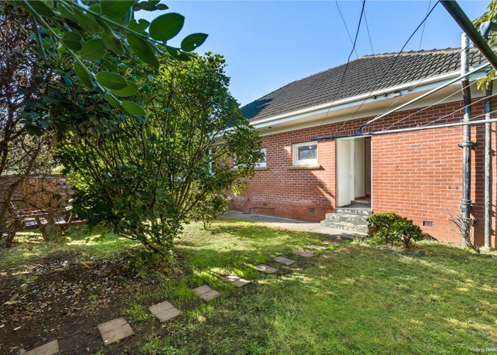  at 15 Wellesley Road, Mangere Bridge, Auckland