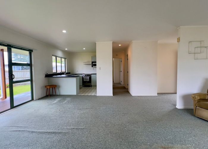  at 2/17 Springs Road, Parakai, Helensville