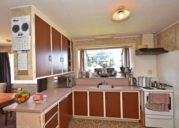  at 7 Avon Road, Clifton, Invercargill