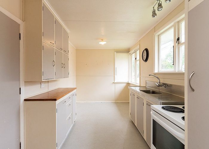  at 6 Newbury Street, Awapuni, Palmerston North, Manawatu / Whanganui