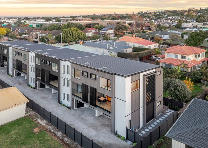  at 16 Mapau Road, Greenlane, Auckland City, Auckland