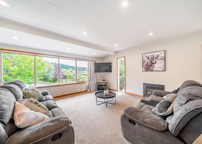  at 40 Chichester Drive, Pinehaven, Upper Hutt, Wellington