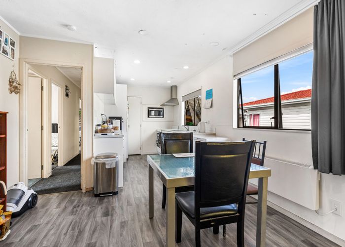  at 2/13 Paton Avenue, Te Atatu South, Waitakere City, Auckland