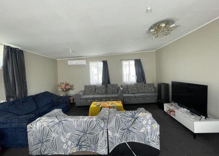  at 8 Romney Place, Manurewa, Manukau City, Auckland