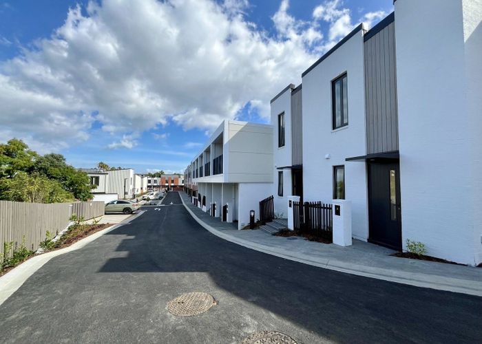  at 2/124 Taylors Road, Mount Albert, Auckland City, Auckland
