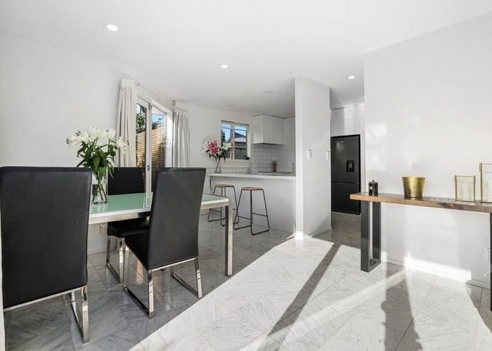  at 34a Aikmans Road, Merivale, Christchurch City, Canterbury