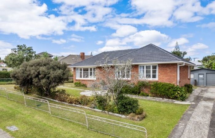  at 18 Essex Street, Te Atatu South, Auckland