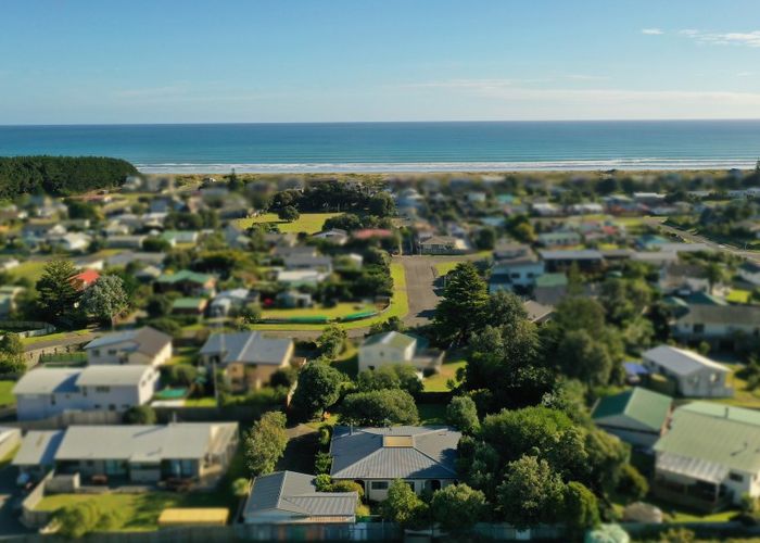  at 16 Arataki Grove, Waitarere Beach, Levin