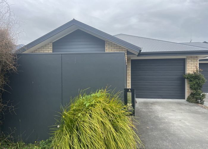  at 9 Camberley Way, Huntington, Hamilton