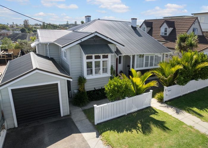  at 1/5 Corrella Road, Belmont, North Shore City, Auckland