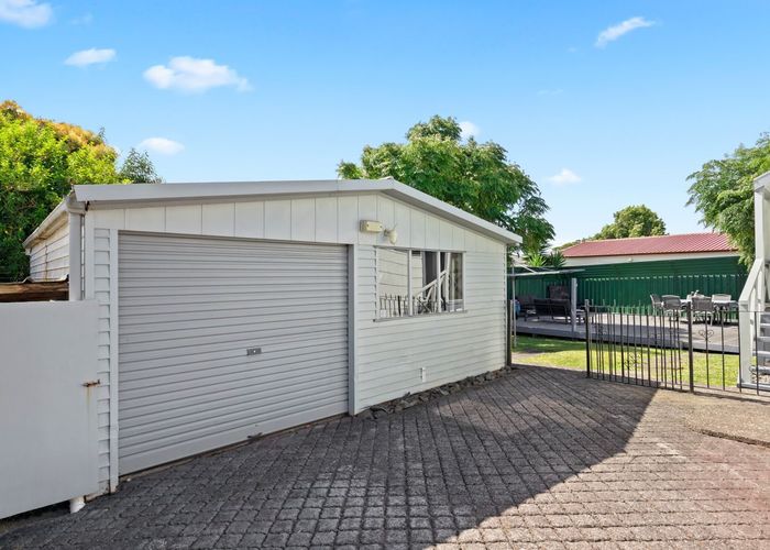  at 3 Iris Place, Clendon Park, Auckland